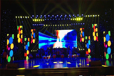 1100㎡超大異形LED天幕屏在抖音“爆火”，原來(lái)這才是商家的“吸金”神器