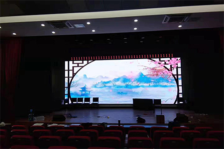 不管顯示屏廠家之間的競爭有多大，請(qǐng)把質(zhì)量放第一，服務(wù)第二