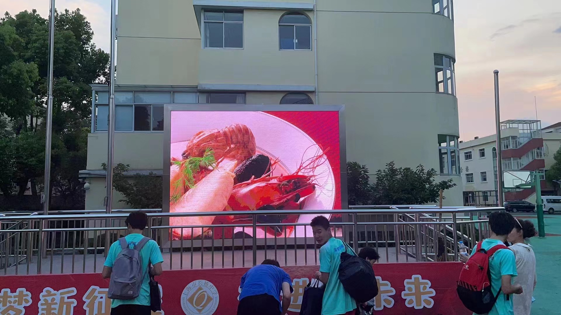 上海戶(hù)外P4全彩led屏